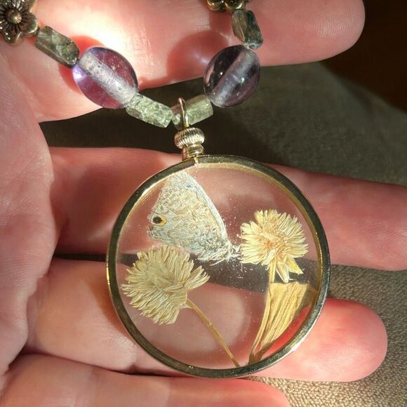 Vintage Butterfly Dried Flower Glass Pendant Beaded Necklace Purple Green Gold - Picture 5 of 7